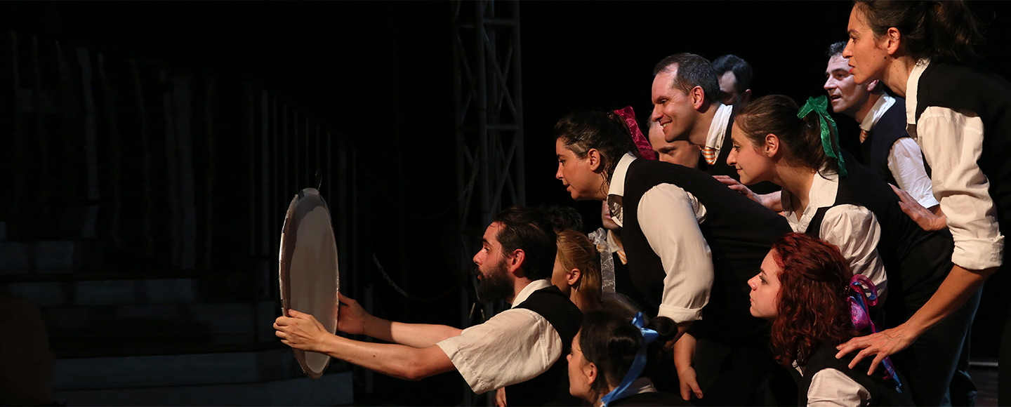 Who’s on the stage? Invitation to the Theatre