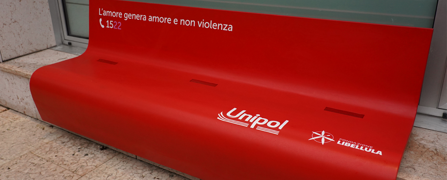 Installazione settima panchina rossa